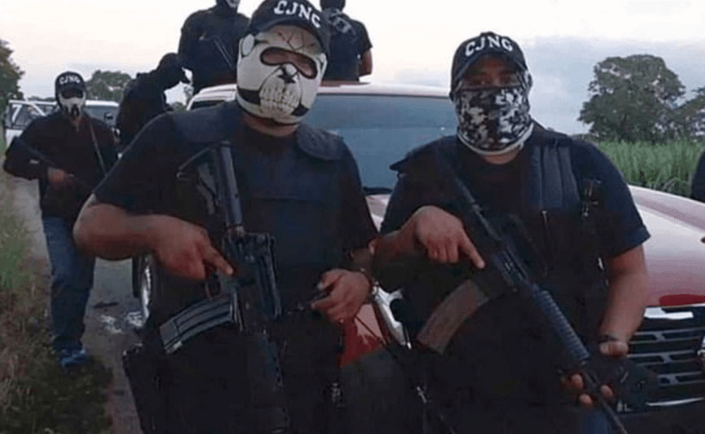 墨西哥_时政|墨西哥黑帮列队炫耀军用级装备，藐视政府高呼大毒枭绰号