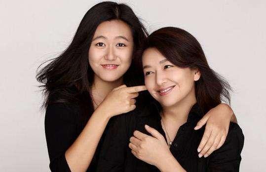 靳东|靳东和江珊同居五年，却为何娶了二婚的李佳