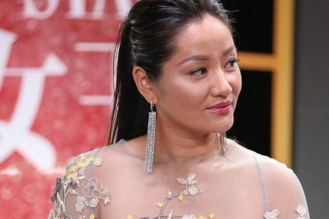 瞿颖|“女神”瞿颖近照曝光！49岁身体发福，想优雅的老去有多难？