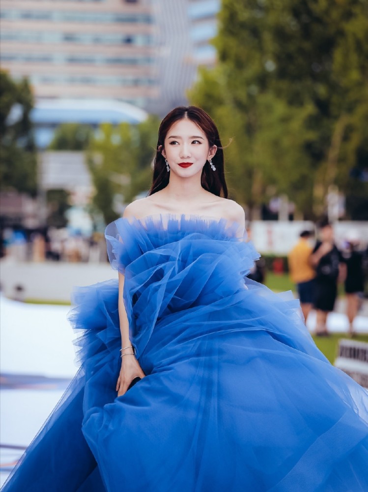 张艺兴|张艺兴连拿4个奖，比顶流蔡徐坤拿的还多，已成实力派音乐人