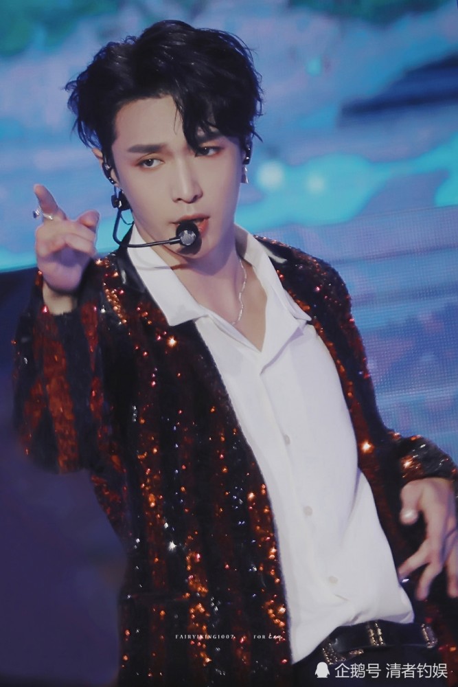 张艺兴|实至名归！张艺兴连拿4个奖，还意外收获了一个椰子，莲舞台炸裂