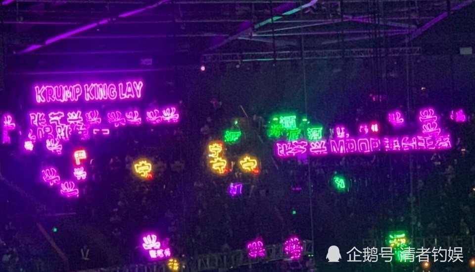 张艺兴|实至名归！张艺兴连拿4个奖，还意外收获了一个椰子，莲舞台炸裂