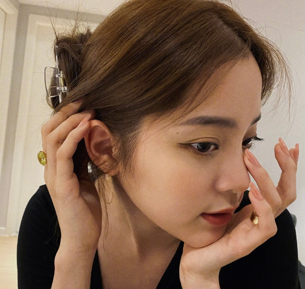 明日之子4|《明日之子4》，导师欧阳娜娜暗黑春丽造型惹众议，网友：A爆了