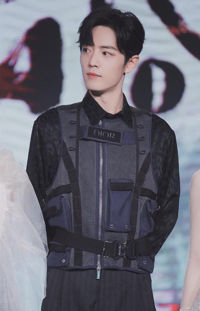 肖战|蛰伏半年，肖战为何仍能摘得双料冠军？开小灶立牌的厚度说明一切