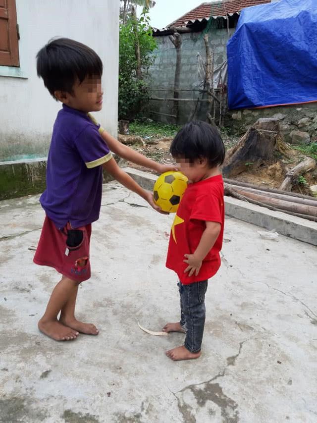 37岁离异女子带着3个孩子嫁给17岁男孩 并又生两娃 腾讯新闻