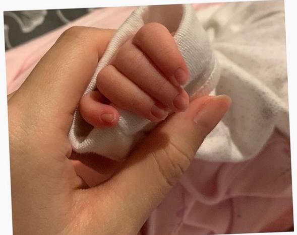 朱丽倩|朱丽倩表妹宣布当妈一胎得女，老公和爸爸都是豪门这女儿太金贵了