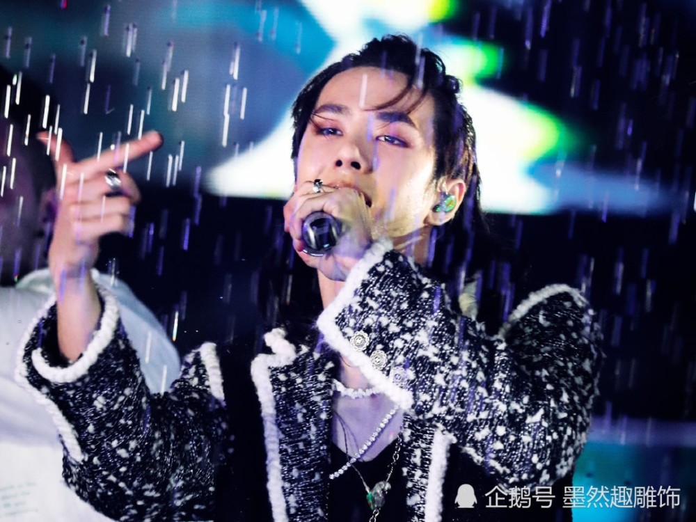 王一博|王一博《街舞》首秀排名垫底，实力高情商赢回好感，学员称很会玩