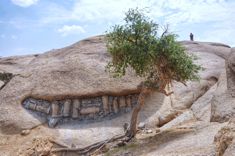 自驾游阿拉善大戈壁,发现一座古神庙一口神泉,都在杳无人烟之地