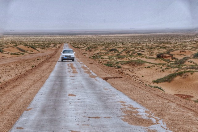 自驾游阿拉善大戈壁发现一座古神庙一口神泉都在杳无人烟之地