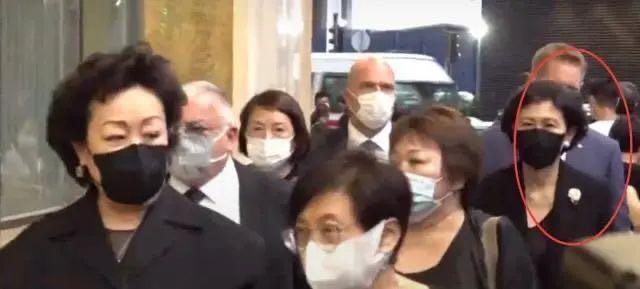 李嘉诚|多情的李嘉诚：靠原配发家后花心辜负，红颜陪伴多年却没有名分