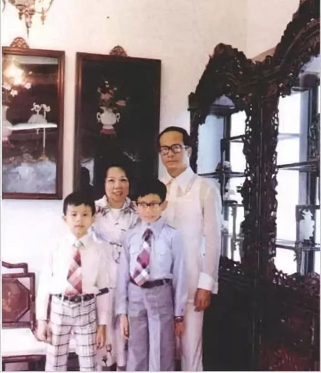 李嘉诚|多情的李嘉诚：靠原配发家后花心辜负，红颜陪伴多年却没有名分