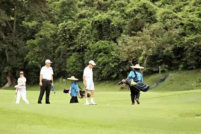 李嘉诚|多情的李嘉诚：靠原配发家后花心辜负，红颜陪伴多年却没有名分