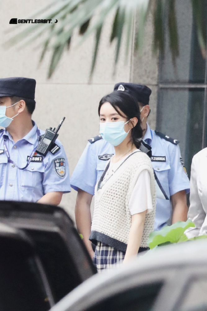 中餐厅4|《中餐厅4》王俊凯怼赵丽颖粉丝：你是她的铁粉却认不出她？好皮