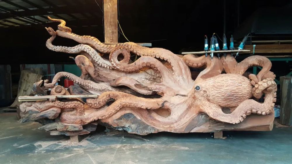 木雕|太帅了！从一根木头到4米长的巨型章鱼木雕，创作过程曝光