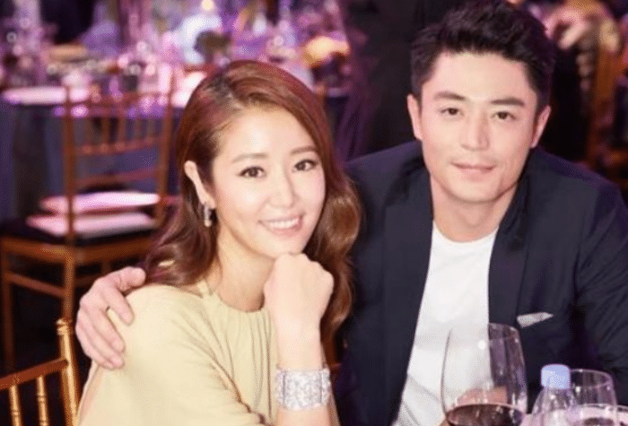 林心如|林心如晒海边游泳照，“蚂蚁腰”让人羡慕，完全不像两个孩子的妈