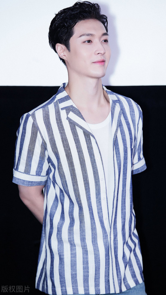 东方风云榜音乐盛典|严肃PD秒变举铁少年：东方风云榜音乐盛典，国际蜂张艺兴连拿四奖