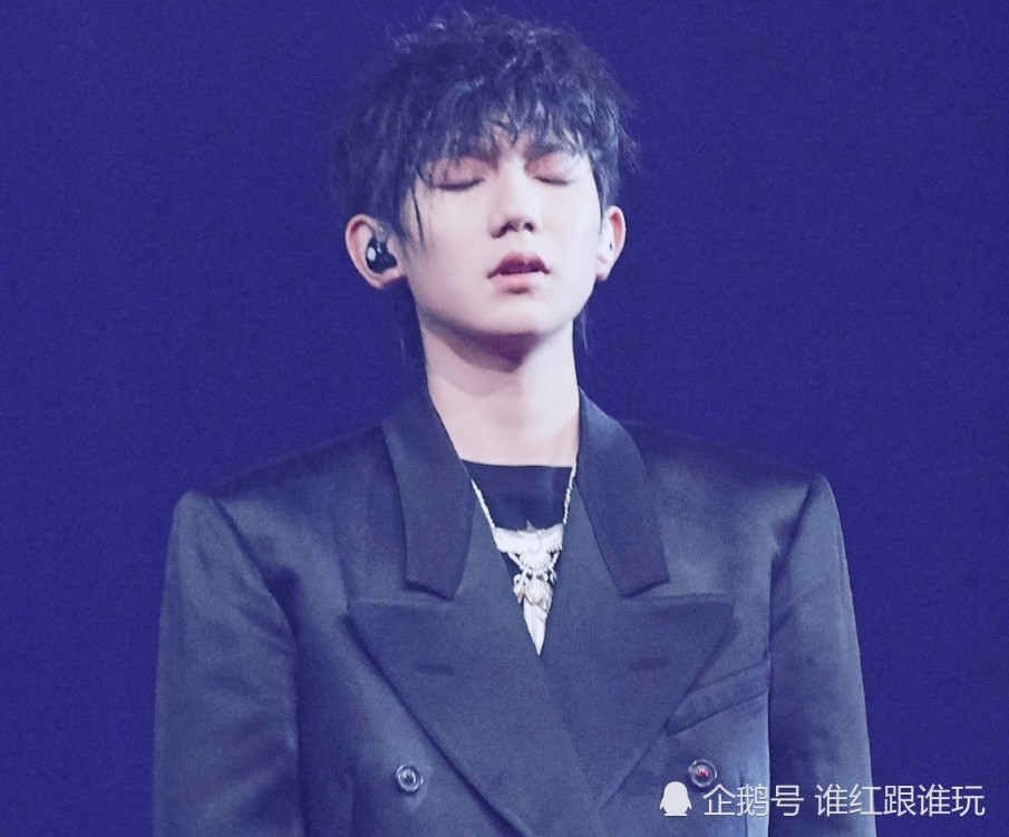 王源|演唱没结束，升降台就出意外？比王源唱功更稳的，是他的临场反应