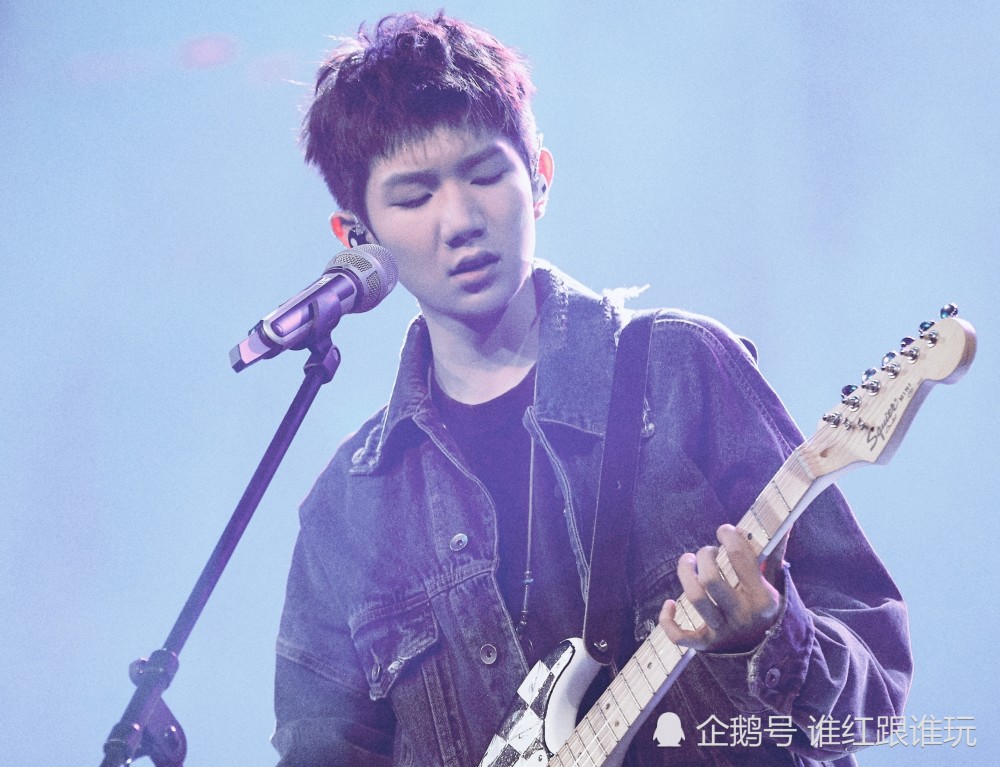 王源|演唱没结束，升降台就出意外？比王源唱功更稳的，是他的临场反应