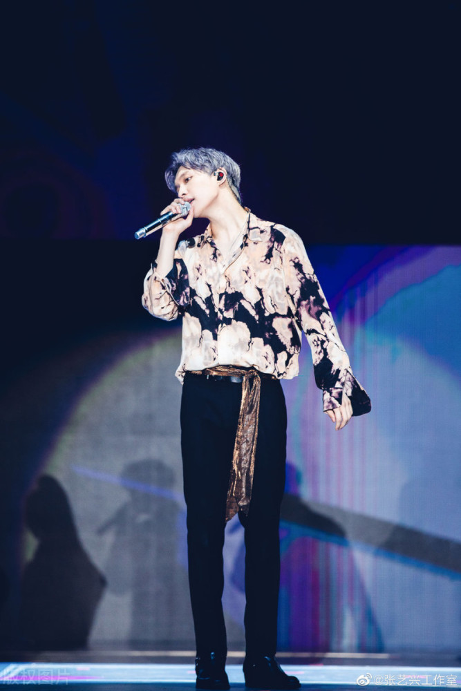 东方风云榜音乐盛典|严肃PD秒变举铁少年：东方风云榜音乐盛典，国际蜂张艺兴连拿四奖