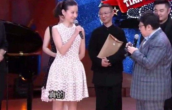 董洁|董洁为人怎样？韩红曾点评过其人品，陈坤更是力挺她