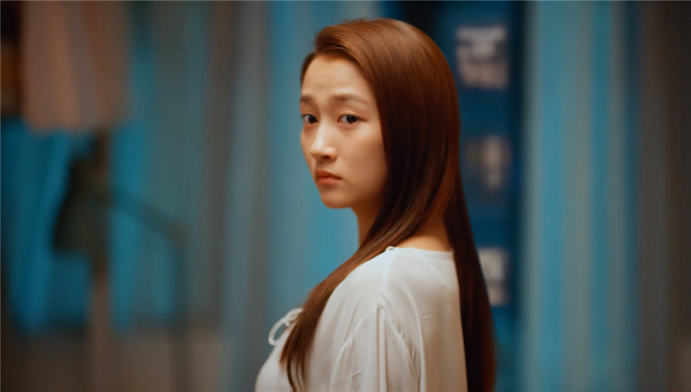 关晓彤|《二十不惑》关晓彤戏份引风波，饭圈无意义的争执，该消停了