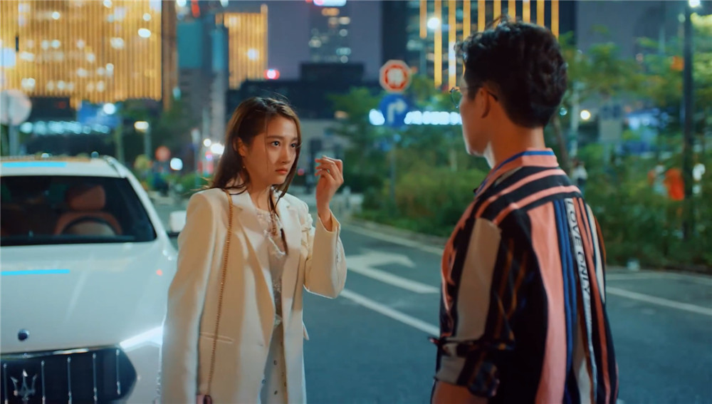 关晓彤|《二十不惑》关晓彤戏份引风波，饭圈无意义的争执，该消停了