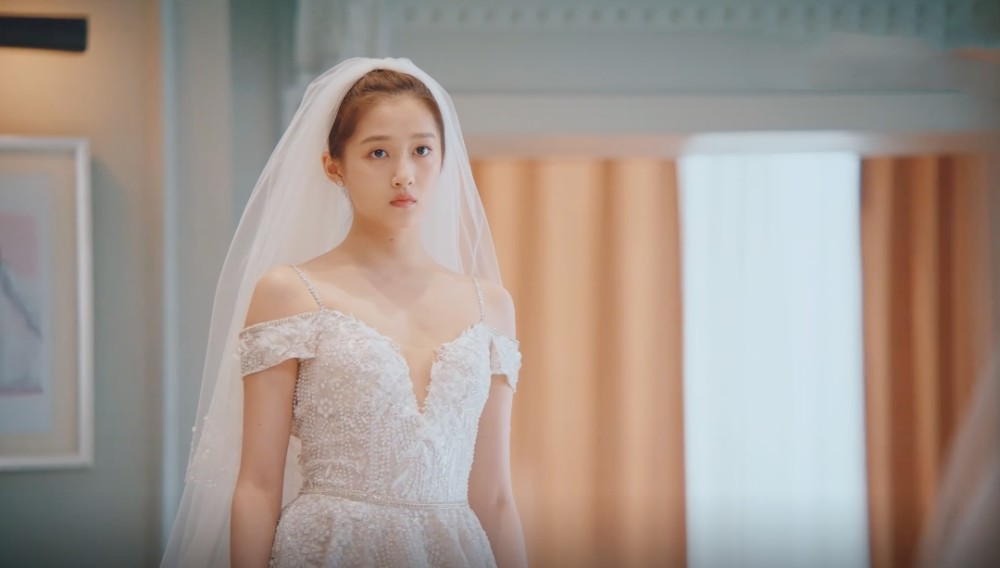 关晓彤|《二十不惑》关晓彤戏份引风波，饭圈无意义的争执，该消停了