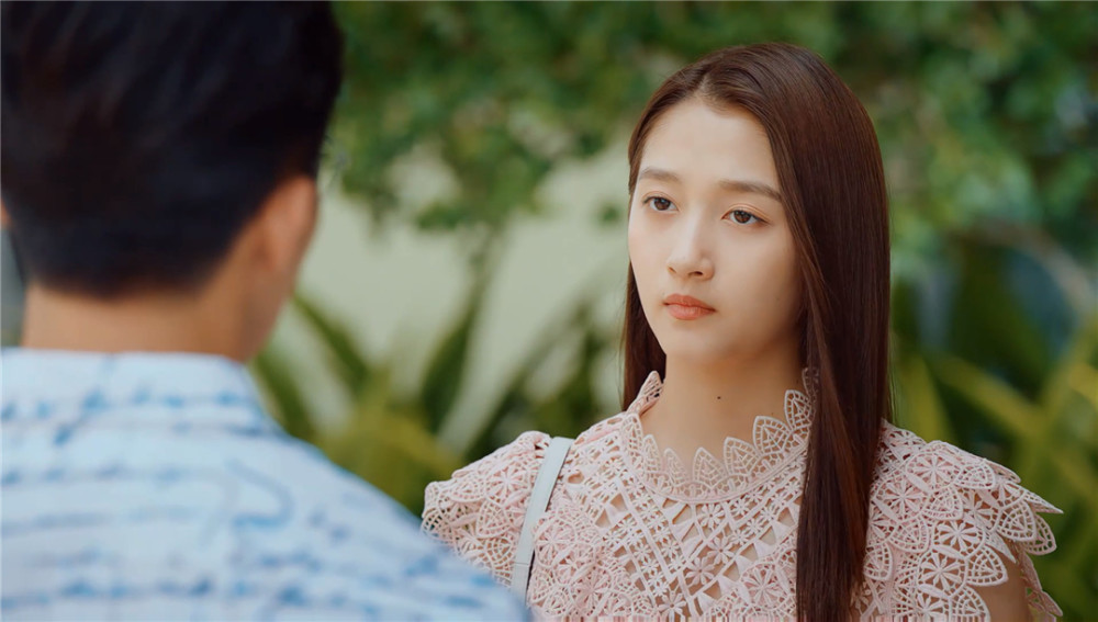 关晓彤|《二十不惑》关晓彤戏份引风波，饭圈无意义的争执，该消停了