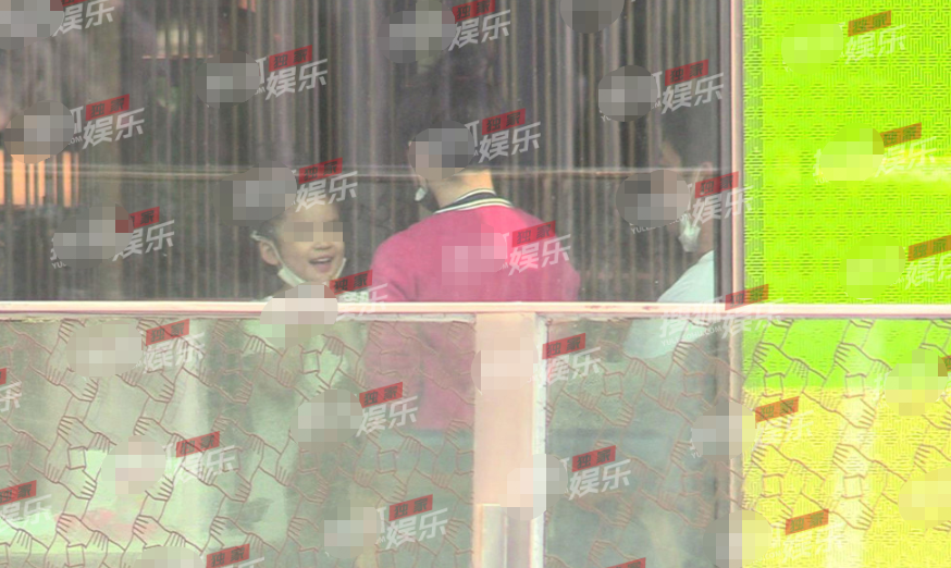 霍思燕|霍思燕夫妇为见“哎哟喂”望眼欲穿，俩人对妹妹宠极了，待遇比亲儿子还亲