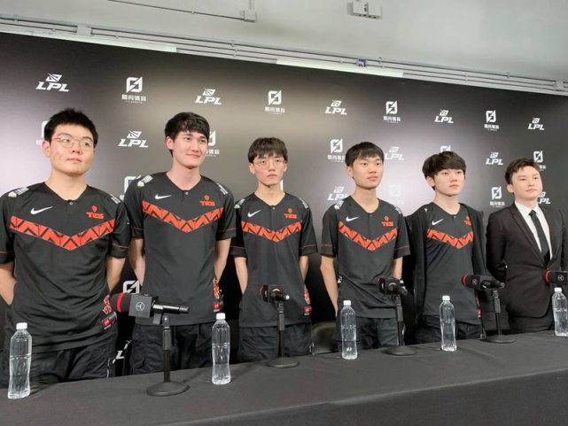 TES零封VG，赛后群访阿水，称工具人AD更适合这个版本