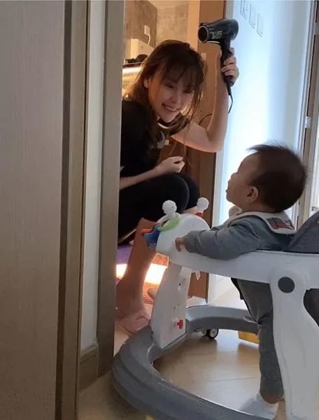 柯嘉琪|恭喜！香港学霸选美亚军三年抱两，火速怀第二胎，创业收入过千万