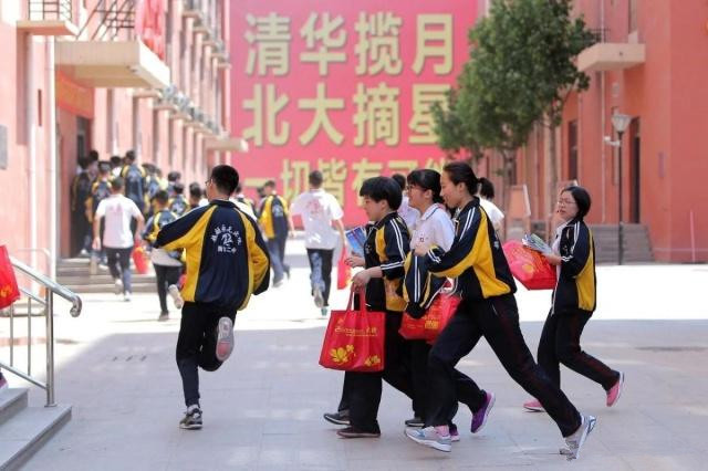 清华大学|清华北大再度在北京扩招，引发网友争议：其他省份考生太难了！