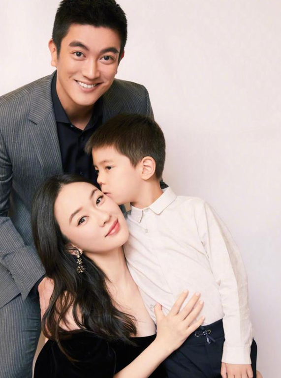 霍思燕|霍思燕夫妇为见“哎哟喂”望眼欲穿，俩人对妹妹宠极了，待遇比亲儿子还亲