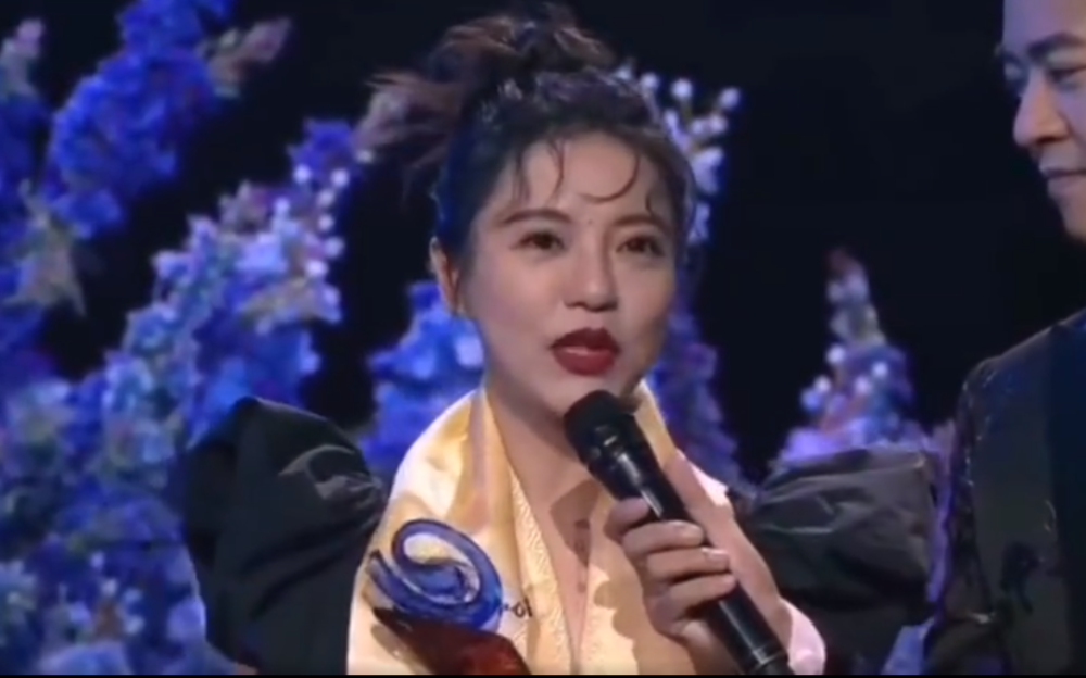 东方风云榜|东方风云榜直播出意外，王源遭遇舞台事故，主持人当面内涵丁当！