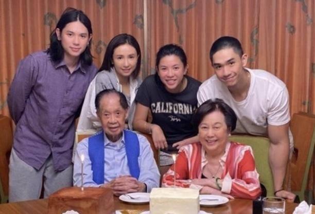 吴婉芳|冻龄女神吴婉芳全素颜出镜，看上去不到30岁，丈夫意外离世死因成谜