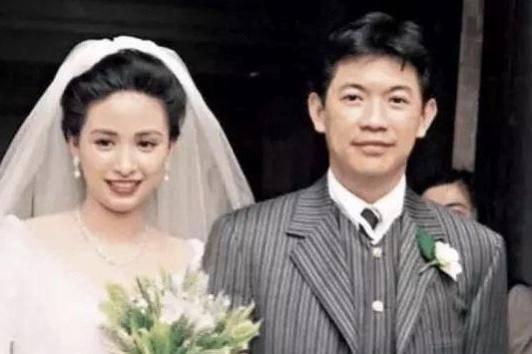 吴婉芳|冻龄女神吴婉芳全素颜出镜，看上去不到30岁，丈夫意外离世死因成谜