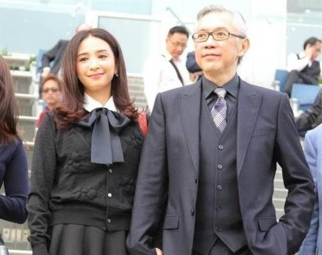 吴婉芳|冻龄女神吴婉芳全素颜出镜，看上去不到30岁，丈夫意外离世死因成谜