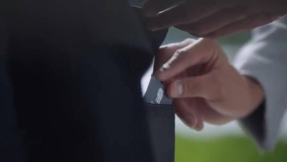 王漫妮|《三十而已》预告：王漫妮旅行归来，帅哥追到门店，两人热情拥吻