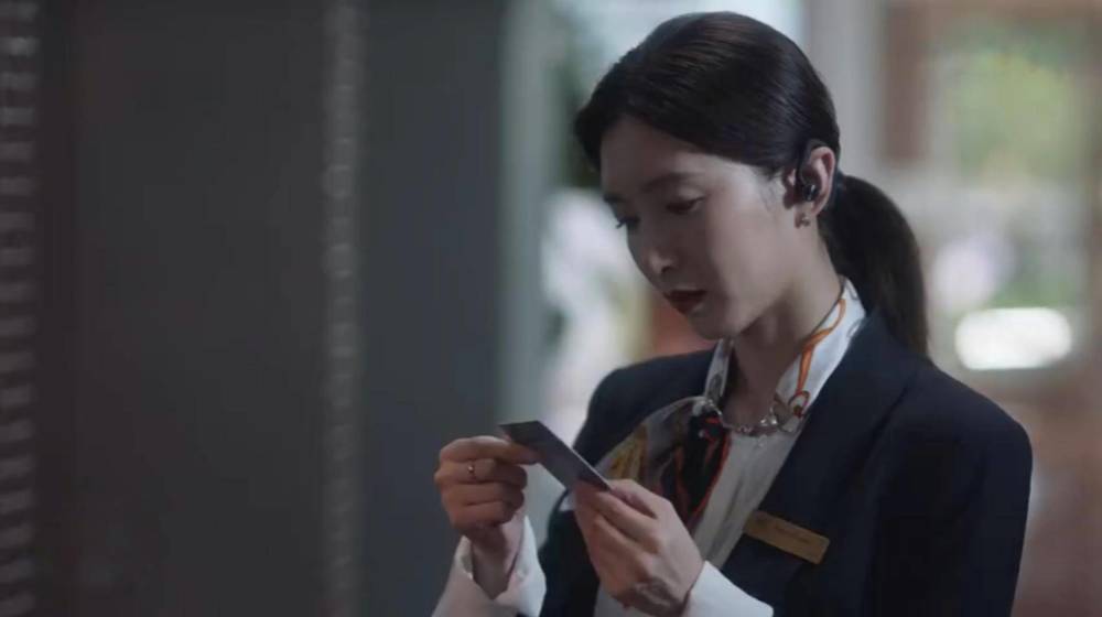 王漫妮|《三十而已》预告：王漫妮旅行归来，帅哥追到门店，两人热情拥吻