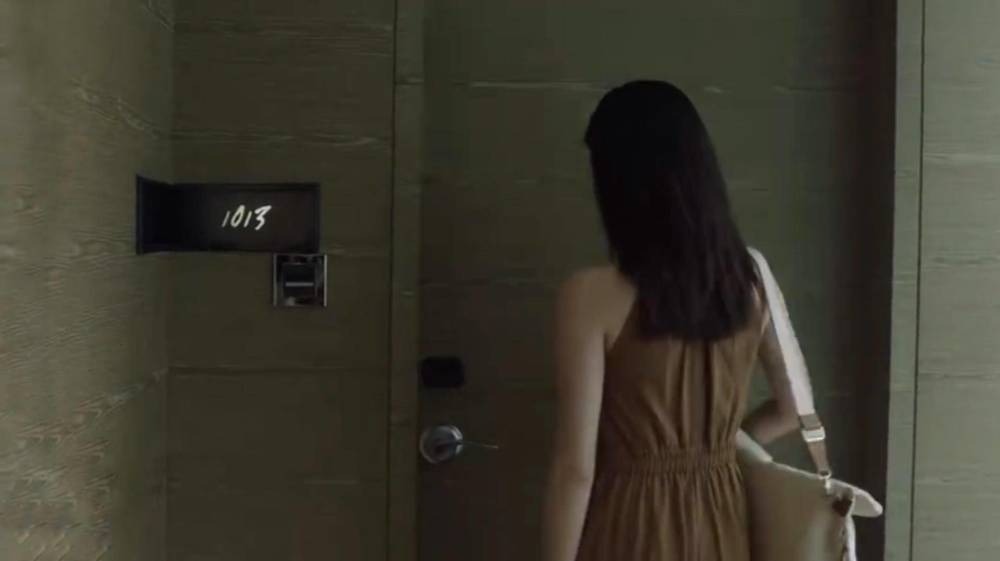 王漫妮|《三十而已》预告：王漫妮旅行归来，帅哥追到门店，两人热情拥吻