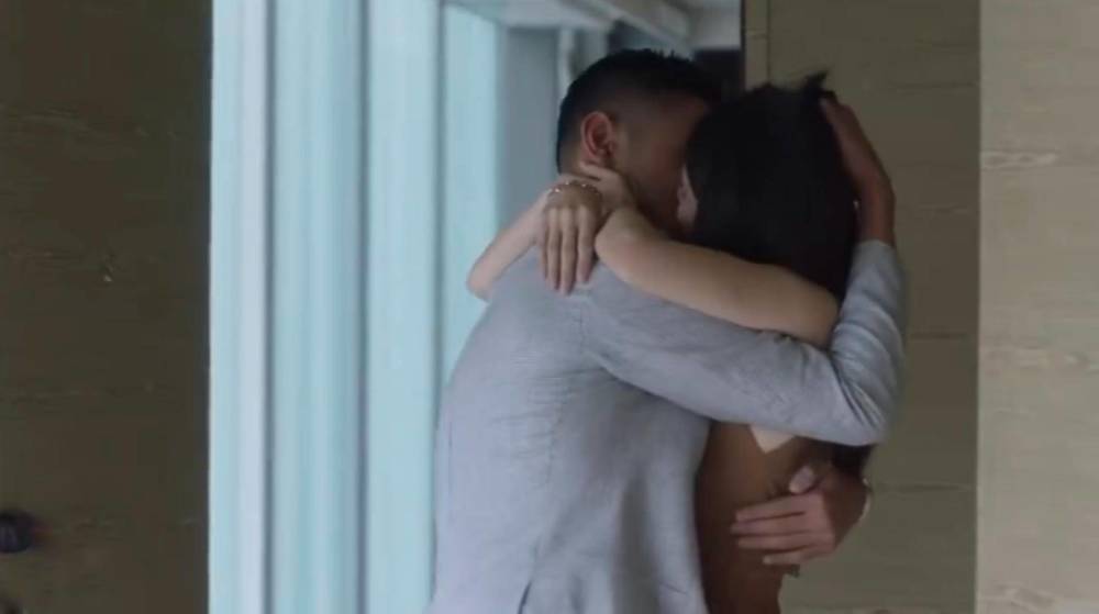 王漫妮|《三十而已》预告：王漫妮旅行归来，帅哥追到门店，两人热情拥吻