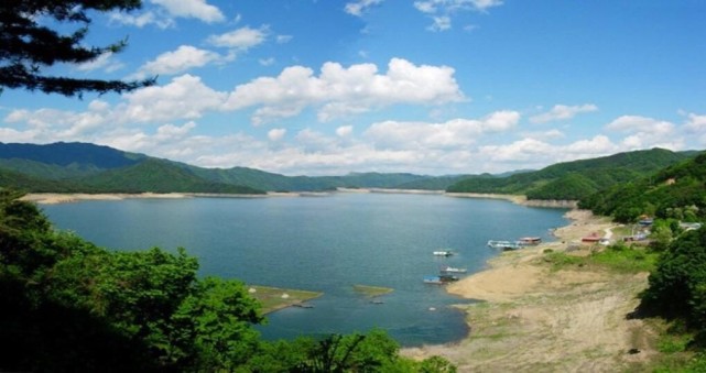 现代风景秀丽的华川水库