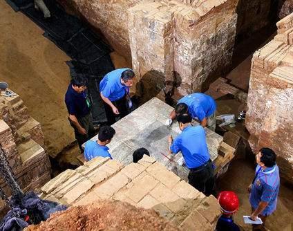 古墓|1985年盐池苏步井乡发现一座唐墓，未被盗走的石门，却成为国宝