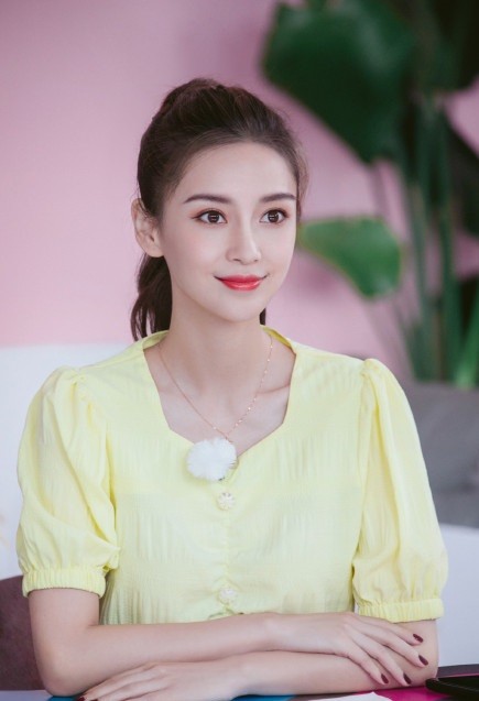 baby|baby首次直播超美，敬业程度被称赞，全程展现高状态值