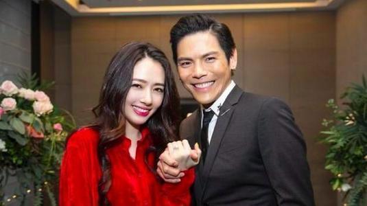 郭碧婷|郭碧婷凌晨三点为向佐庆生，力破婚变传闻，但一个表情显冷淡