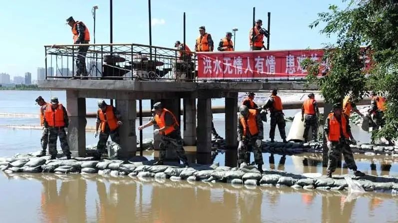 长江|多图！2020年汛期长江中下游气象观测报告.doc