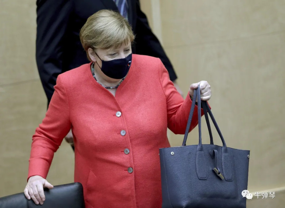默克尔|牛弹琴：这个老太太不容易，她刚刚度过了66岁的生日！