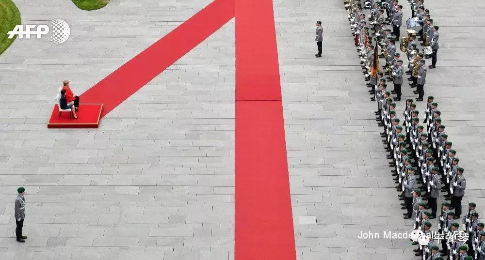 默克尔|牛弹琴：这个老太太不容易，她刚刚度过了66岁的生日！