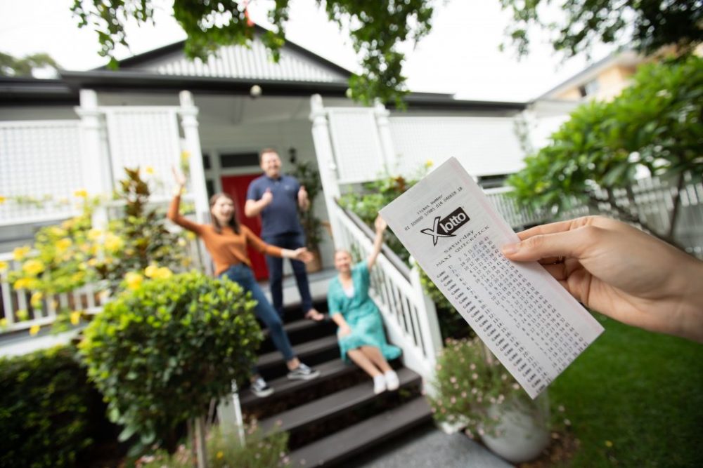 我要买房|男子租房路上买张彩票中奖500万：不租了，我要买房！