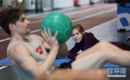 世青赛|20岁澳大利亚花滑世青赛冠军坠楼身亡，1月被查出癫痫